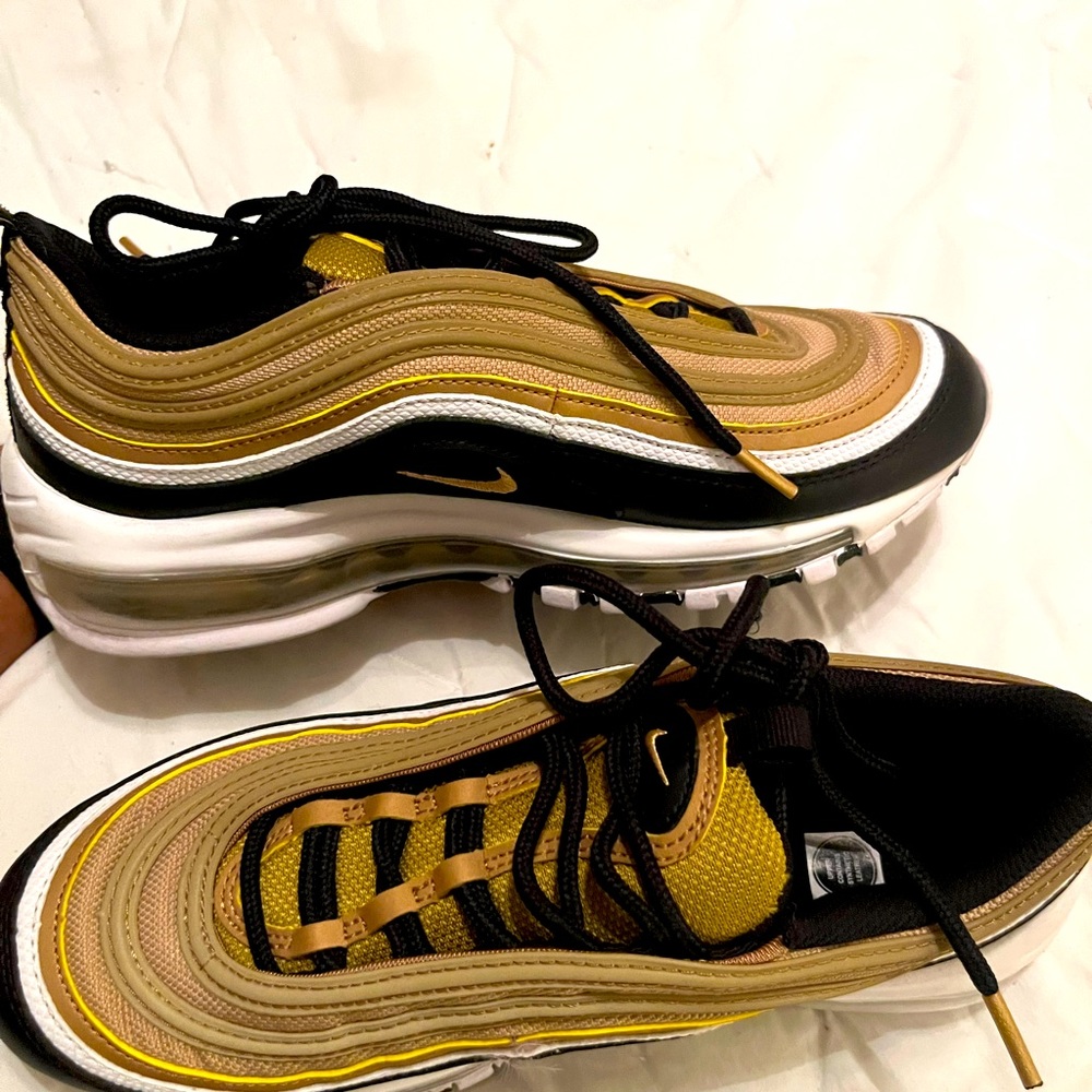 Kids 6y/ Womens 8 Air max 97